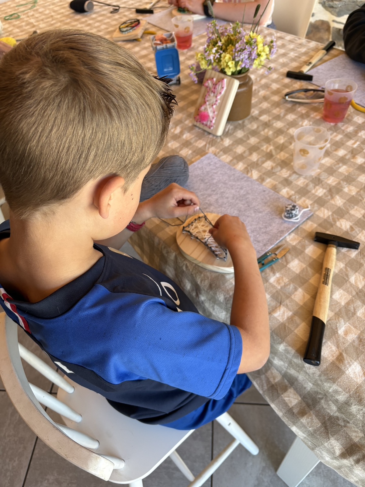 Création string art réalisée lors d'un atelier enfants - L'Atelier Fachines